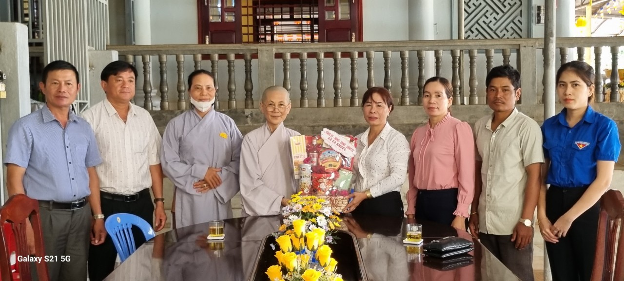 LÃNH ĐẠO ĐẢNG ỦY - HĐND - UBND - UBMTTQ VÀ CÁC ĐOÀN THỂ CỦA XÃ EA KNUẾC TỔ CHỨC THĂM, TẶNG QUÀ CÁC CƠ SỞ TÔN GIÁO NHÂN DỊP ĐẠI LỄ PHẬT ĐẢN PL.2567 – DL.2023.